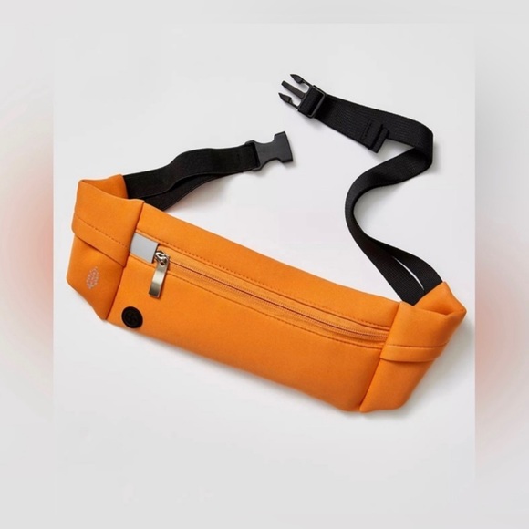 Free People Handbags - A22. NWOT Free People Runner Sling